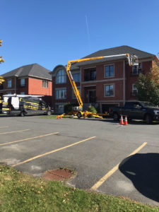 Lavage de gouttières et nacelle dans les environs de St-Hubert sur la Rive-Sud - Gouttières Lanaudière situé à Saint-Hubert
