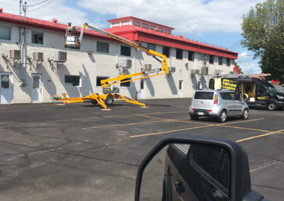 Nacelle avec camion transporteur (Services de nacelle Lavaltrie) - Gouttières Lanaudière de Lavaltrie