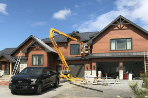 Service de nacelle à St-Hubert - Gouttières Lanaudière situé à Saint-Hubert