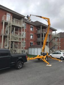 Services de nacelle à Saint-Hubert evaluation de travaux - Gouttières Lanaudière de Saint-Hubert