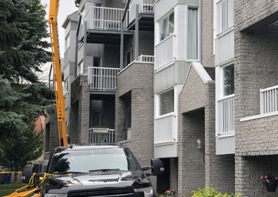 Utilisation de nacelle pour nettoyage de gouttières dans Lanaudière - Gouttières Lanaudière à Saint-Emelie de L'Energie