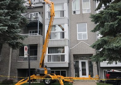 Utilisation de nacelle pour nettoyage de gouttières dans Lanaudière - Gouttières Lanaudière à Saint-Emelie de L'Energie